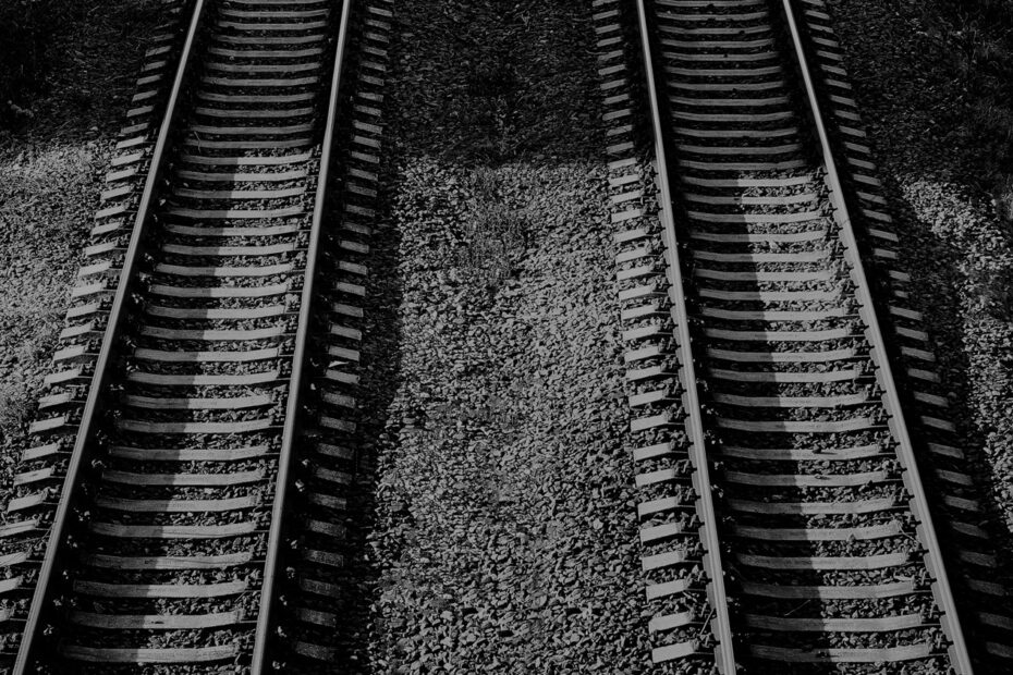 Beitragsbild Sales Discovery Call Bahngleise - keine Discodemo