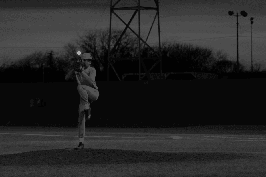 sales pitch pitcher auf Baseballfeld