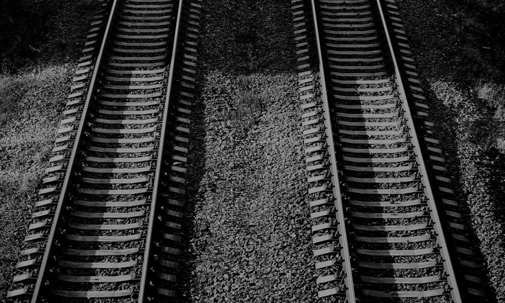 Beitragsbild Sales Discovery Call Bahngleise - keine Discodemo